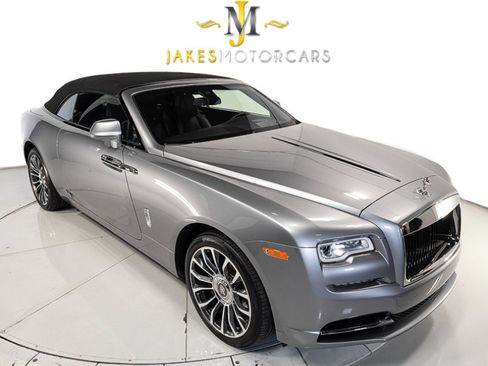 Used 2019 Rolls-Royce Dawn RWD image 17