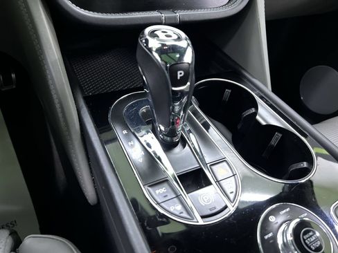 Used 2018 Bentley Bentayga AWD/4WD image 24