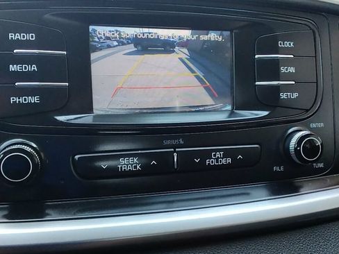 Used 2017 Kia Sorento FWD image 18