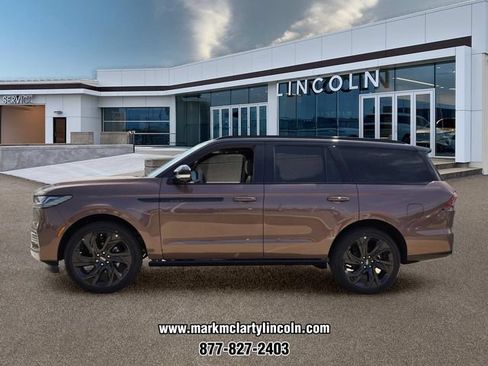 New 2027 Lincoln Navigator Black Label AWD/4WD image 2