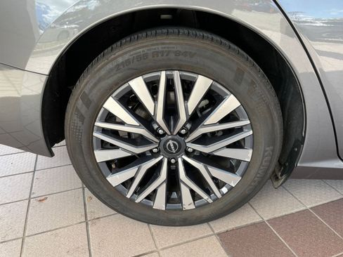 Used 2025 Nissan Altima 2.5 SV FWD image 28