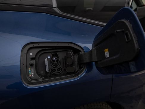 Used 2025 BMW iX M60 image 32