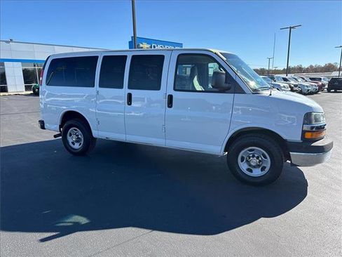 Used 2016 Chevrolet Express 2500 LT w/ LT Preferred Equipment Group image 4