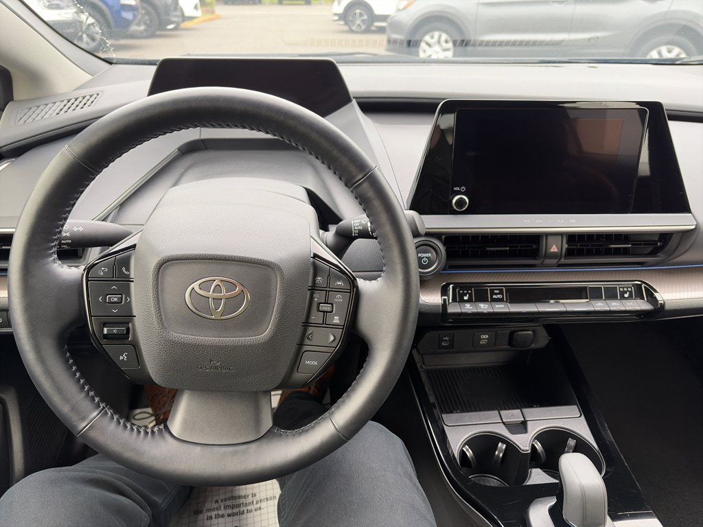 Used 2024 Toyota Prius XLE FWD image 11