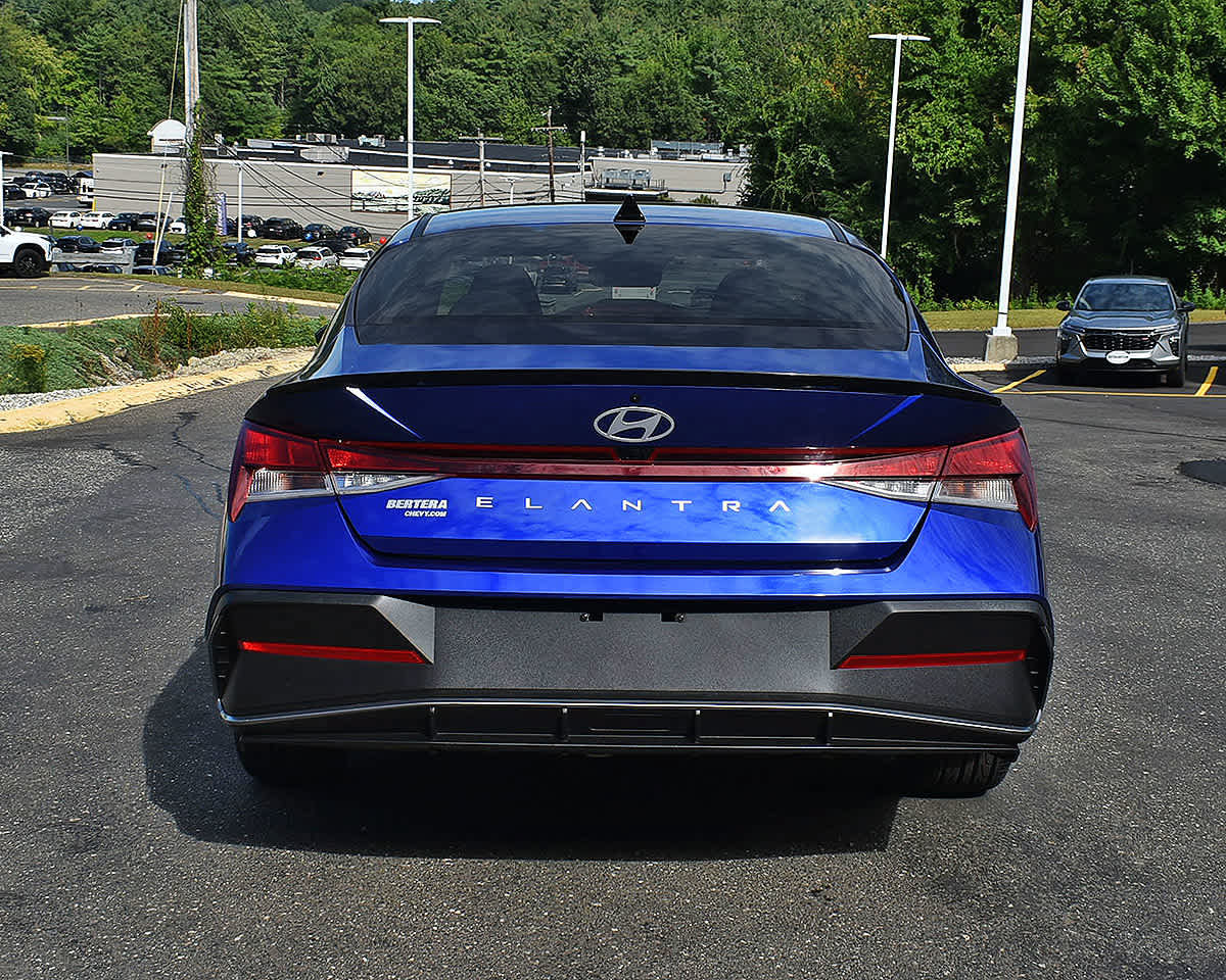 Used 2025 Hyundai Elantra Sport FWD image 7