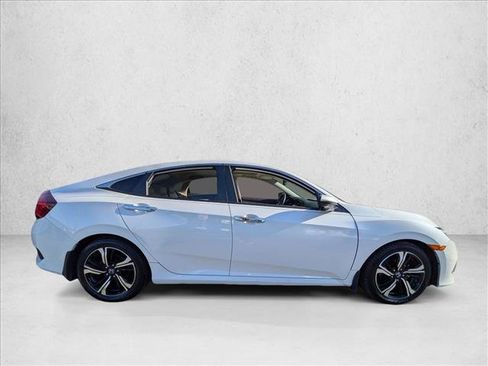 Used 2017 Honda Civic Touring image 4