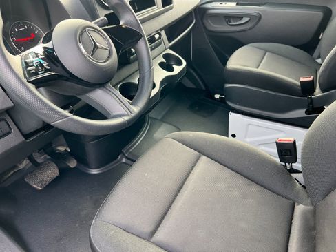 Used 2025 Mercedes-Benz Sprinter 2500 image 10