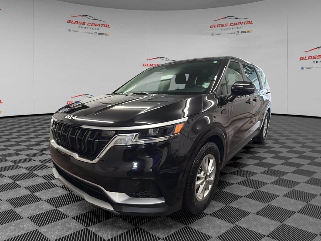 Used 2023 Kia Carnival LX FWD image 3