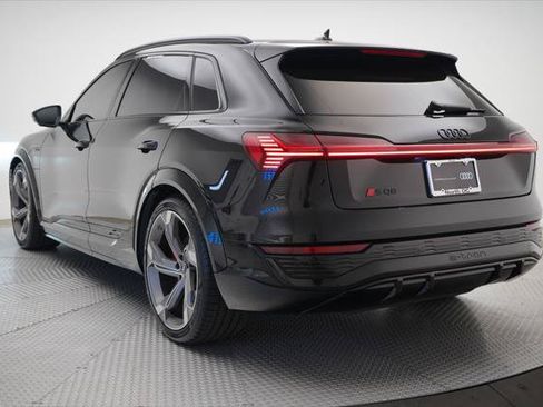 Certified 2024 Audi SQ8 e-tron Premium Plus w/ Black Optic Package AWD/4WD image 3