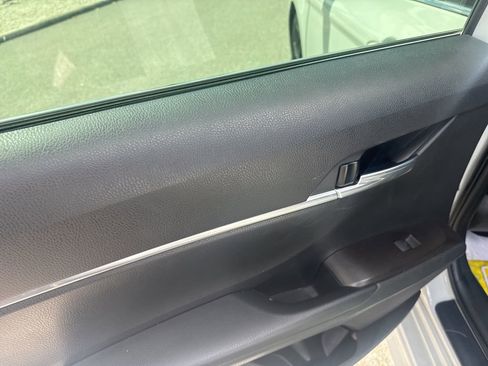 Used 2024 Toyota Camry SE w/ Convenience Package image 12