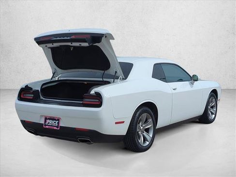 Used 2019 Dodge Challenger SXT RWD image 5