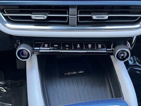 New 2026 Chevrolet Equinox EV LT image 30