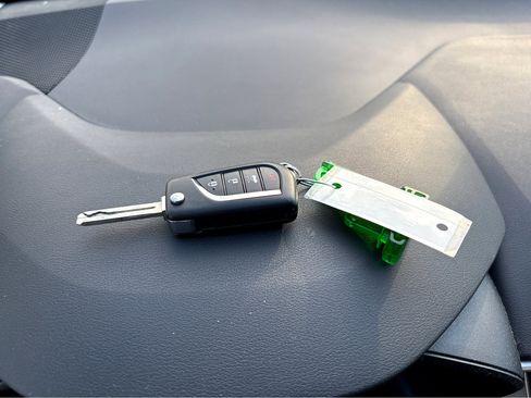 Used 2020 Toyota Corolla LE image 26