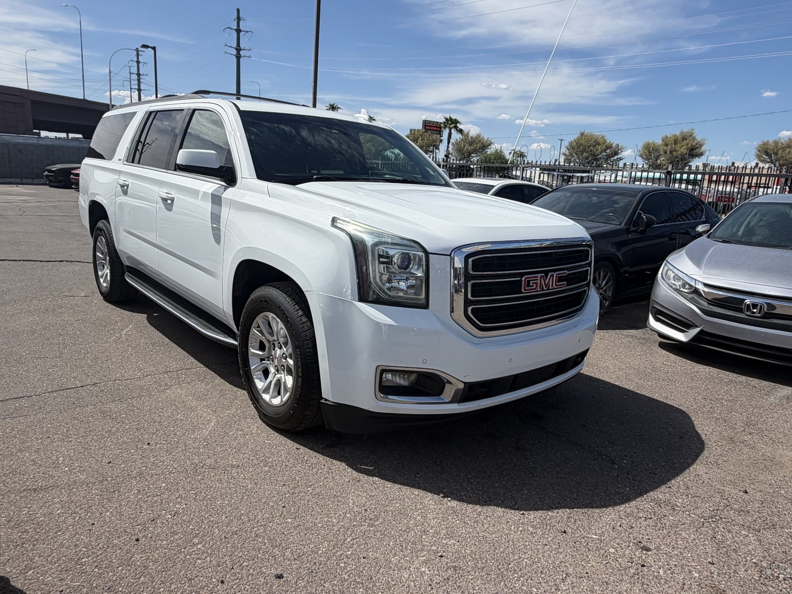 Used 2017 GMC Yukon XL SLT AWD/4WD image 3