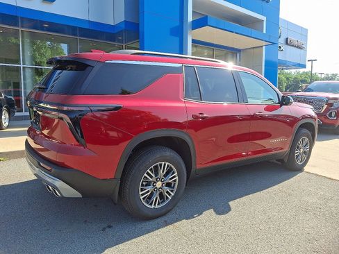 New 2025 Chevrolet Traverse LT w/ Driver Confidence Package image 6