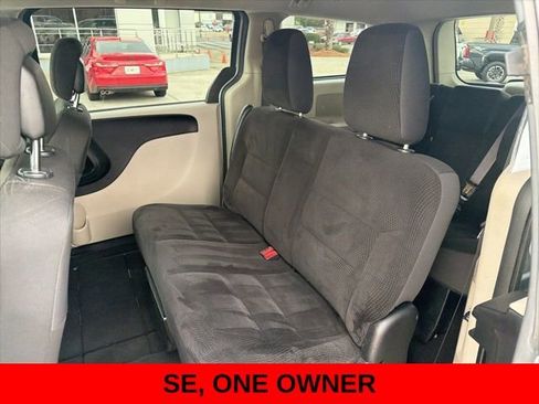 Used 2018 Dodge Grand Caravan SE w/ UConnect Hands-Free Group image 12