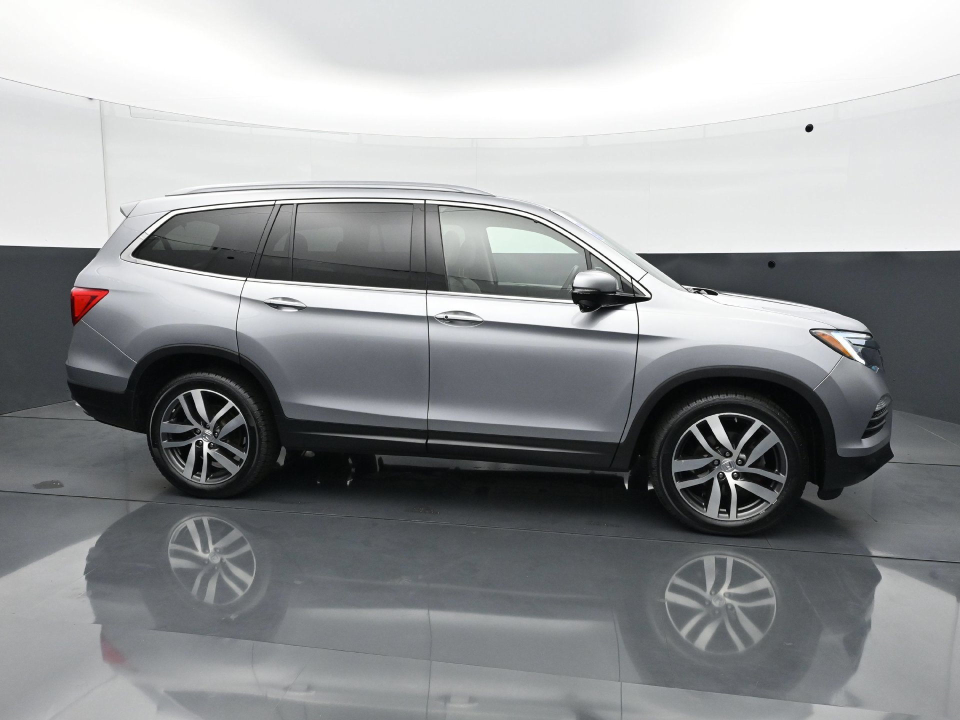 Used 2017 Honda Pilot Touring image 8