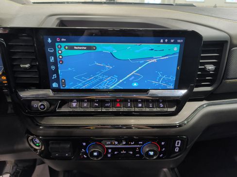 Used 2024 Chevrolet Silverado 2500 ZR2 w/ Technology Package image 11