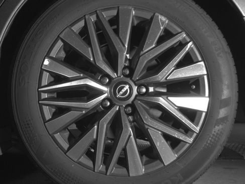 Used 2025 Nissan Altima 2.5 SV FWD image 14
