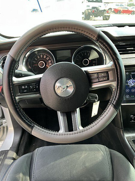 Used 2014 Ford Mustang Coupe RWD image 9