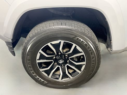 Used 2021 Toyota Tacoma TRD Sport w/ Technology Package AWD/4WD image 13
