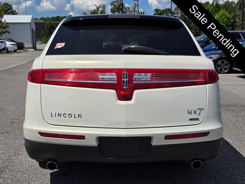 Used 2012 Lincoln MKT AWD image 4
