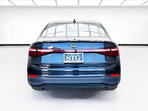 Used 2025 Volkswagen Jetta SE FWD image 5