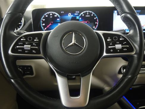 Used 2022 Mercedes-Benz GLA 250 4MATIC w/ Premium Package Lite image 19