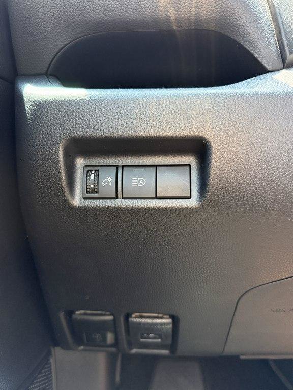 Used 2019 Toyota RAV4 LE FWD image 27