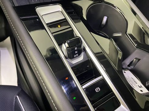 Used 2025 Volkswagen Atlas SEL Premium R-Line image 11