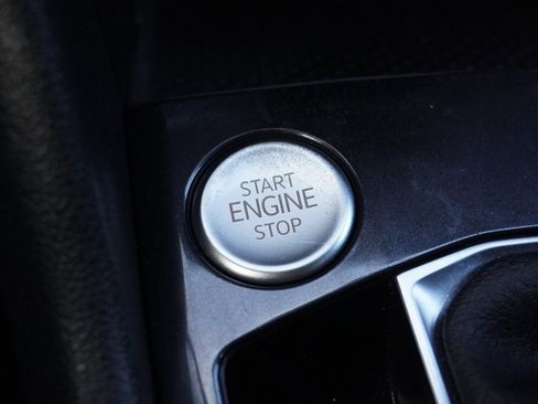 Used 2022 Volkswagen Tiguan S image 40