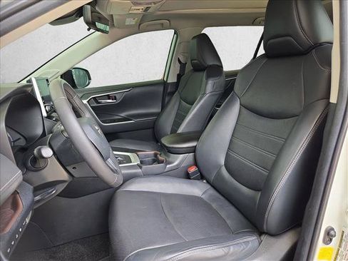 Used 2020 Toyota RAV4 Limited AWD/4WD image 17