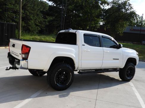 Used 2021 Toyota Tacoma SR5 RWD image 40
