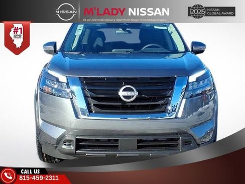 New 2025 Nissan Pathfinder SV image 2