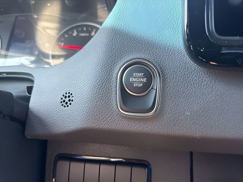 Used 2025 Mercedes-Benz Sprinter 2500 image 19