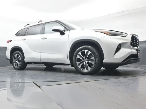 Certified 2023 Toyota Highlander XLE image 45