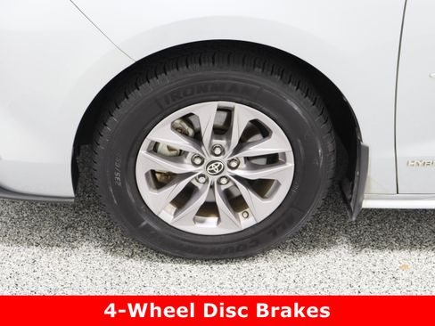 Certified 2021 Toyota Sienna XLE image 11