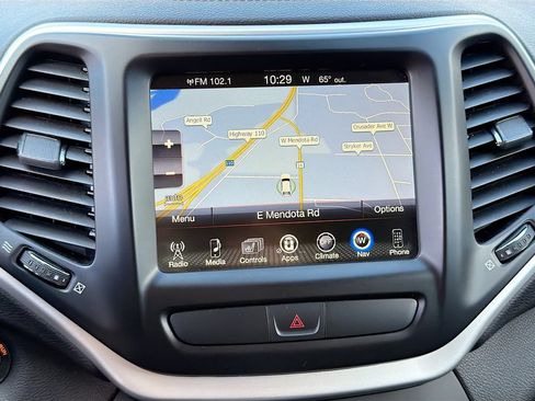 Used 2018 Jeep Cherokee Latitude Plus w/ Cold Weather Group FWD image 15