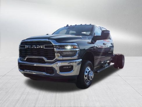 New 2026 RAM 3500 Tradesman w/ Chrome Appearance Group image 7