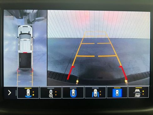 Used 2022 Chevrolet Silverado 2500 High Country w/ Z71 Off-Road Package image 8