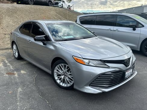 Used 2018 Toyota Camry XLE w/ Audio Package FWD image 2