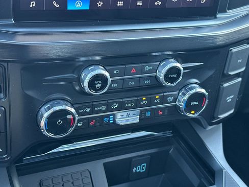 New 2026 Ford F250 Lariat w/ Black Appearance Package image 22