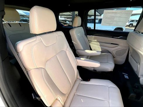 New 2025 Jeep Grand Cherokee L Limited w/ Luxury Tech Group II image 20