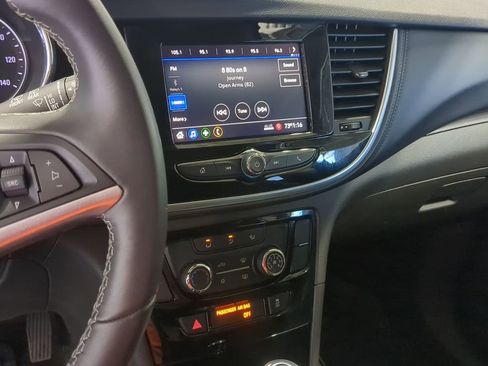 Used 2022 Buick Encore Preferred AWD/4WD image 27