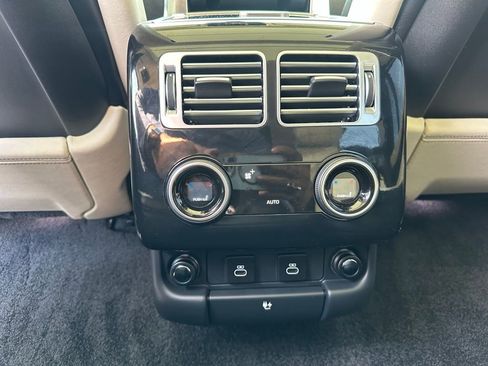 Used 2021 Land Rover Range Rover Long Wheelbase Autobiography image 21