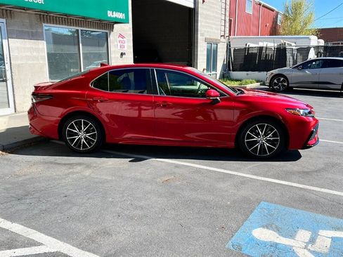 Used 2023 Toyota Camry SE w/ Cold Weather Package image 8