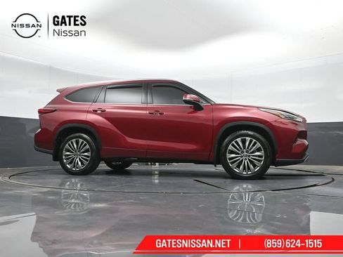 Used 2021 Toyota Highlander Platinum AWD/4WD image 44