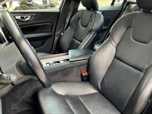 Used 2022 Volvo S60 B5 Momentum w/ Premium Package image 30