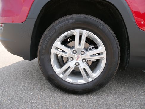 Used 2024 GMC Terrain SLE w/ Driver Convenience Package image 9