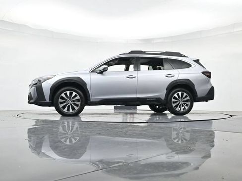 Used 2025 Subaru Outback Touring AWD/4WD image 40